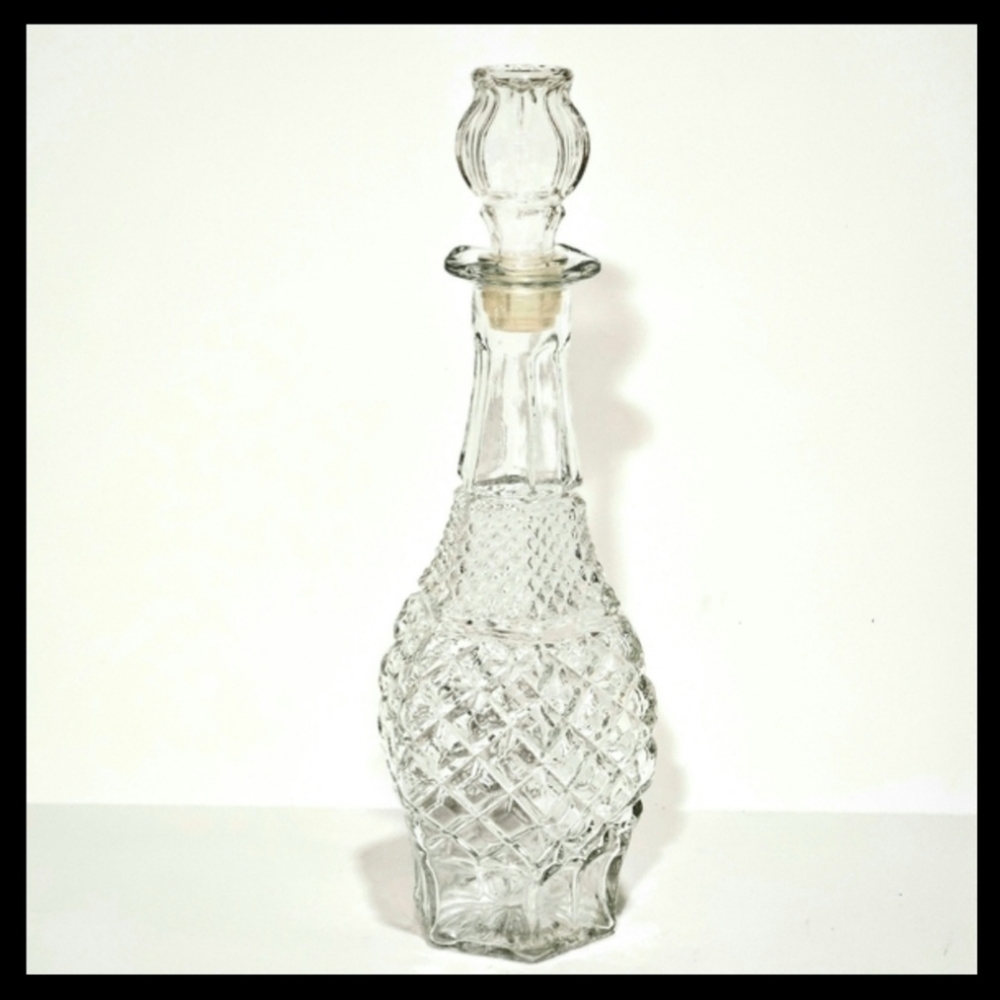 VINTAGE Anchor Hocking Wexford Wine/Whiskey Decanter Diamond Cut Glass. 14.5”